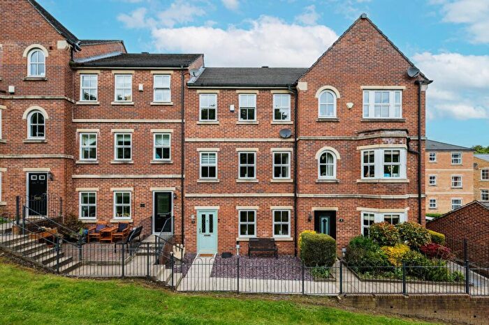 4 Bedroom House For Sale In Rayner Gardens, Farsley, Pudsey, West Yorkshire, LS28