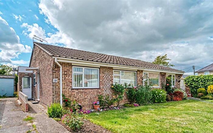 2 Bedroom Semi-Detached Bungalow For Sale In Avondale Gardens, Gillingham, SP8
