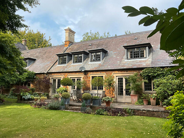 4 Bedroom Semi-Detached House For Sale In Church Hill Finedon, Northants, NN9