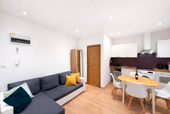 1 Bedroom Flat To Rent In Kempsford Gardens, Earls Court, SW5