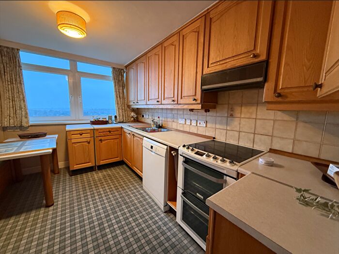 2 Bedroom Flat To Rent In Bassett Avenue, Southampton, SO16