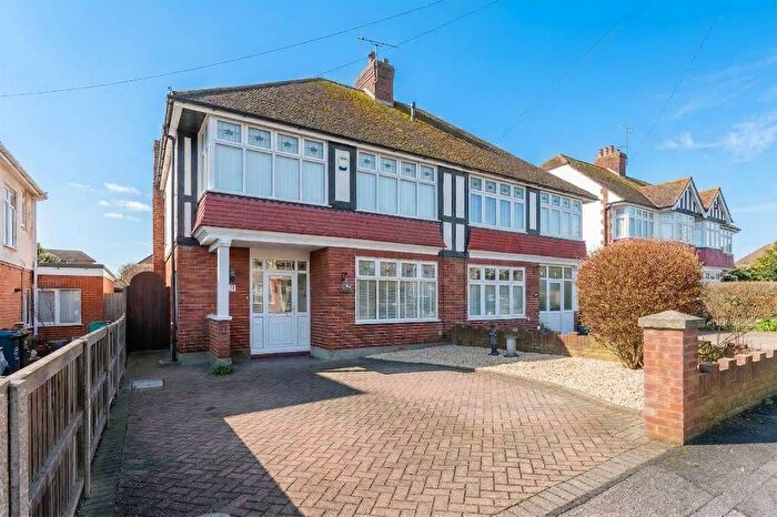 3 Bedroom Semi-Detached House For Sale In Wentworth Avenue, Margate, CT9