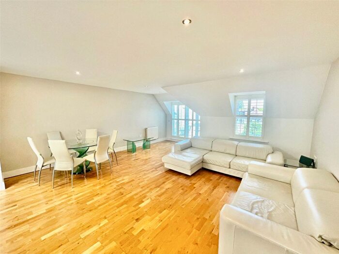 2 Bedroom Flat For Sale In - Main Road, Sidcup, Kent, DA14