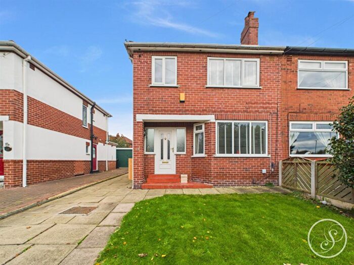3 Bedroom Semi Detached House For Sale In Hawkhill Avenue, Leeds, LS15