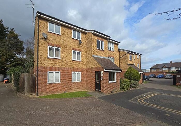 2 Bedroom Flat For Sale In Frazer Close, Romford, Essex, RM1