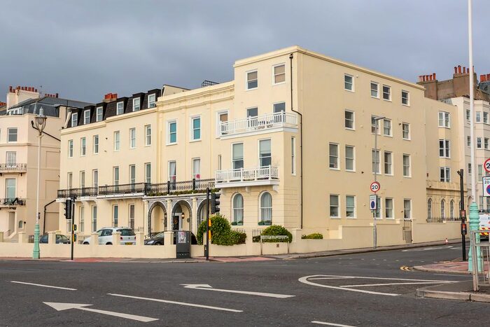 2 Bedroom Flat To Rent In Chain Pier House, Brighton, BN2