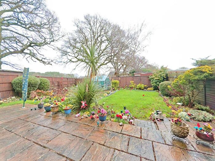3 Bedroom End Of Terrace House For Sale In Mornington Avenue, Finchampstead, RG40