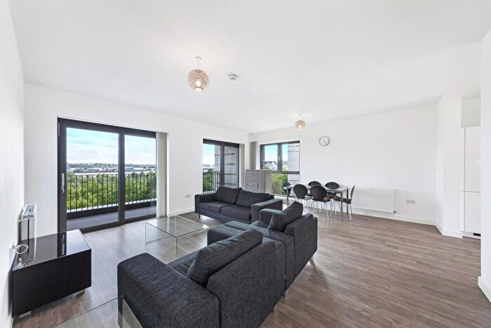 3 Bedroom Apartment For Sale In Kingfisher Heights, London, E16