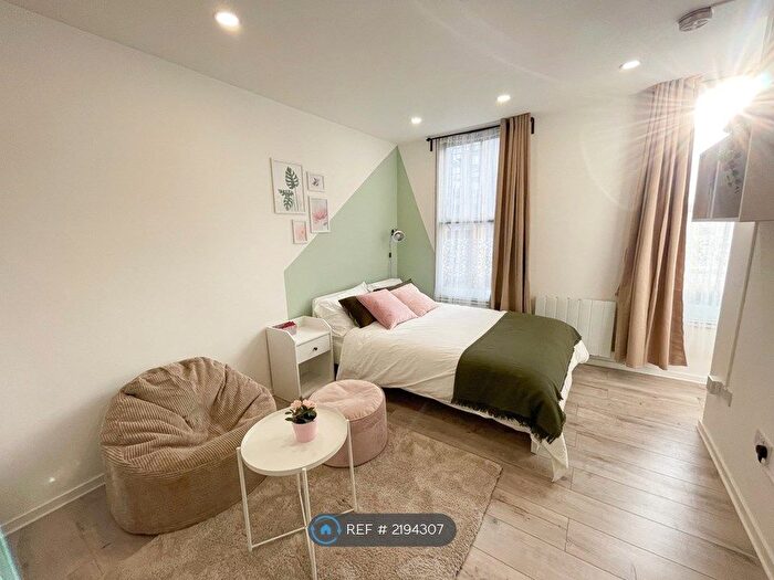 Studio To Rent In Holloway Road, London, N7