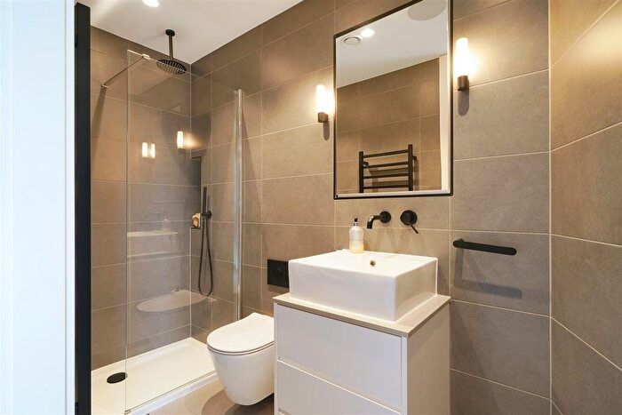 3 Bedroom Flat To Rent In Oberman Road, Brent, NW10