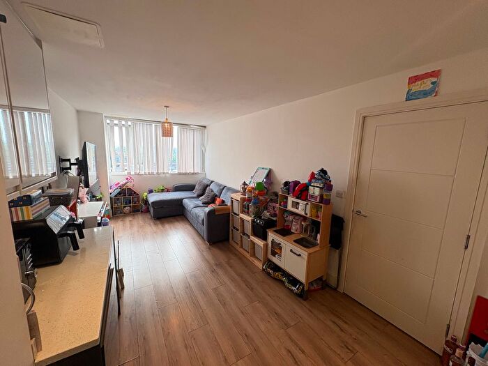 1 Bedroom Flat To Rent In High Street, Waltham Cross, EN8