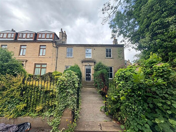 4 Bedroom Block Of Apartments For Sale In Elizabeth Street, Bradford, BD5