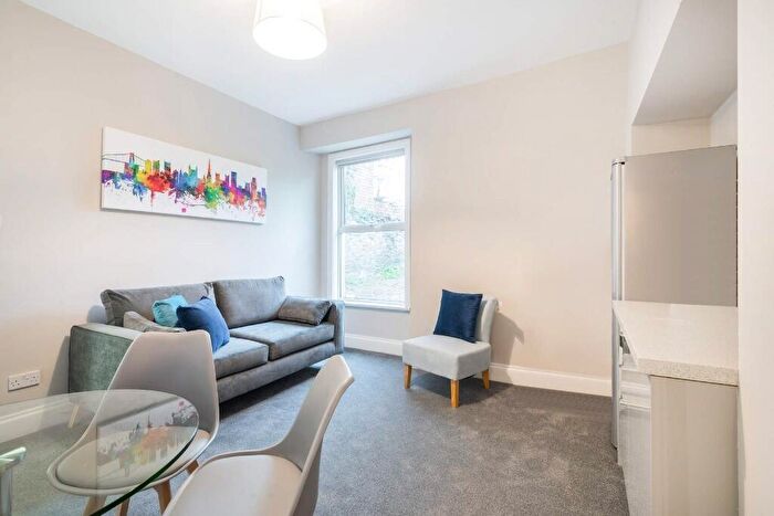 3 Bedroom Flat To Rent In Sussex Place, Bristol, BS2