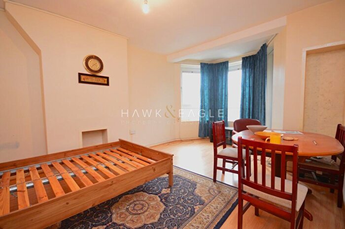 2 Bedroom Flat To Rent In Gill Street, London, Greater London., E14