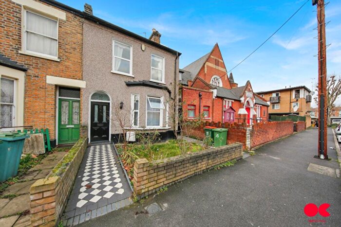 3 Bedroom End Of Terrace House For Sale In Manor Park Road, Manor Park, E12