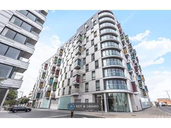 2 Bedroom Flat To Rent In Hunsaker, Reading, RG1