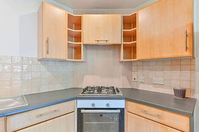 1 Bedroom Flat For Sale In Chestnut Grove, Penge, London, SE20