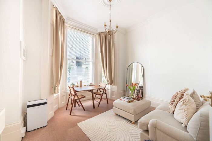 1 Bedroom Flat For Sale In Aldridge Road Villas, Notting Hill, London, W11