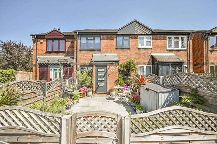 1 Bedroom Detached House For Sale In Temple Close, Leytonstone, London, E11