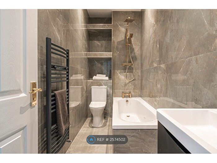 2 Bedroom Flat To Rent In Stowe Road, London, W12