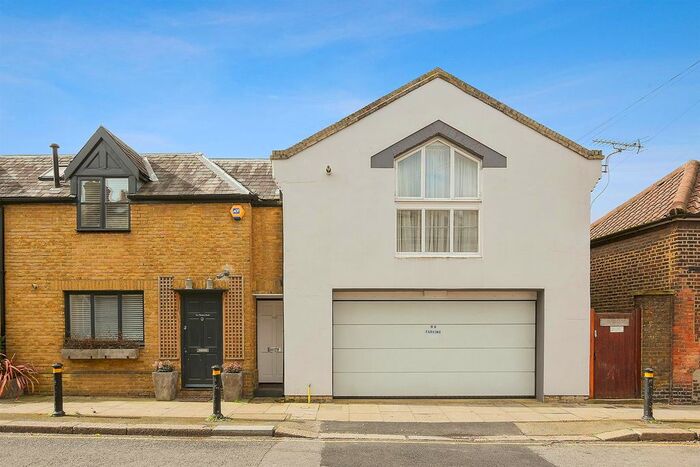 Studio To Rent In Thames Road, Chiswick, W4