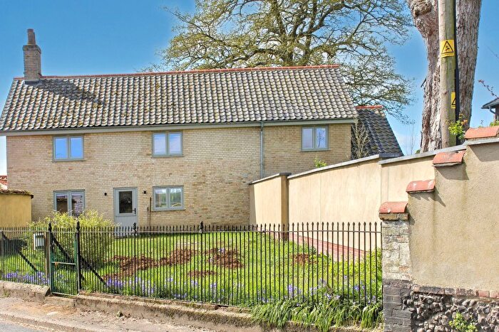 4 Bedroom Detached House For Sale In Watton Road, Shropham, NR17