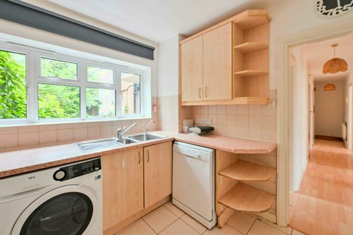 2 Bedroom Flat To Rent In Shepherds Hill, Highgate, London, N6