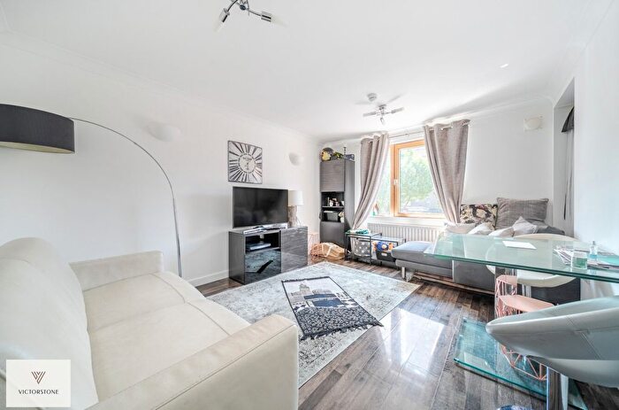 1 Bedroom Flat To Rent In Painter House, Sidney Street, London, Greater London, E1