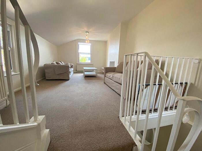 2 Bedroom Flat To Rent In Lucien Road, Tooting Bec, SW17