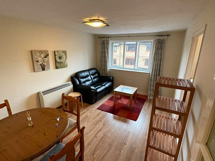 1 Bedroom Flat To Rent In Ringwood Gardens, Docklands, London, E14