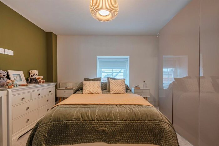 1 Bedroom Flat For Sale In Bath Road, Keynsham, Bristol, BS31