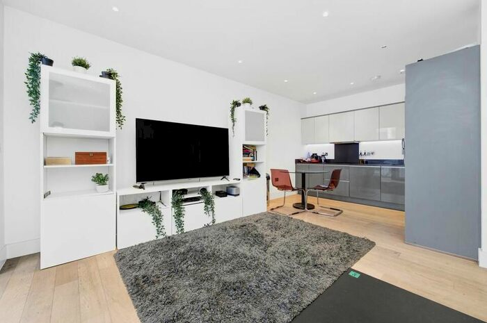 2 Bedroom Flat To Rent In Whiston Road, London, E2