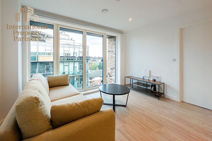2 Bedroom Flat To Rent In The Boathouse, Clippers Quay, Salford, M50