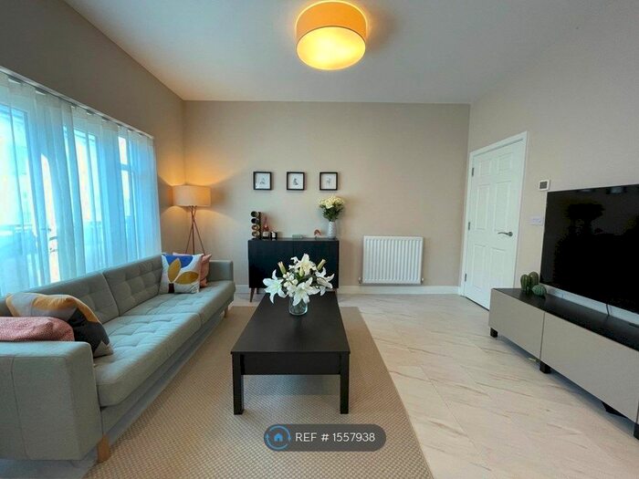 2 Bedroom Flat To Rent In Bricklayer Lane, Faygate, Horsham, RH12