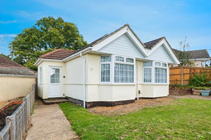 2 Bedroom Detached Bungalow For Sale In Caxton Avenue, Southampton, SO19