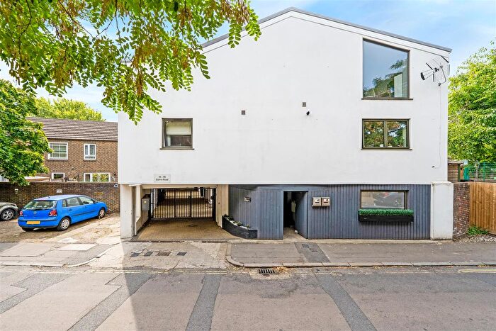 1 Bedroom Flat For Sale In Colne Road, Twickenham, TW2