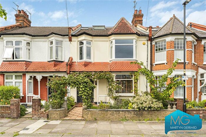 6 Bedroom Terraced House For Sale In Kelvin Avenue, London, N13