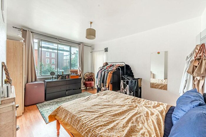 2 Bedroom Flat To Rent In Brickbarn Close, Chelsea, London, SW10