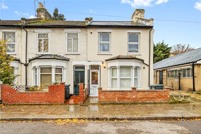 3 Bedroom End Of Terrace House For Sale In Scales Road, London, N17