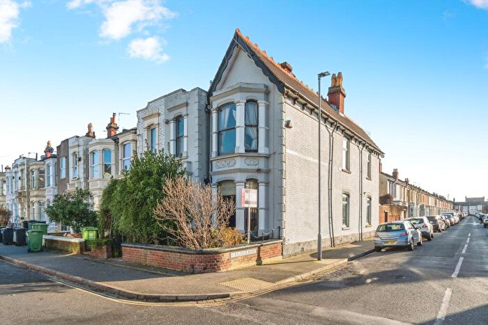 4 Bedroom End Of Terrace House For Sale In Laburnum Grove, Portsmouth, Hampshire, PO2