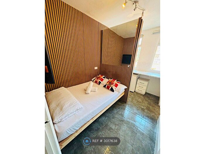 Studio To Rent In Brick Lane, London, E1