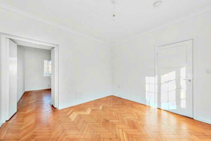 3 Bedroom House To Rent In Park Hall Road, Dulwich, London, SE21