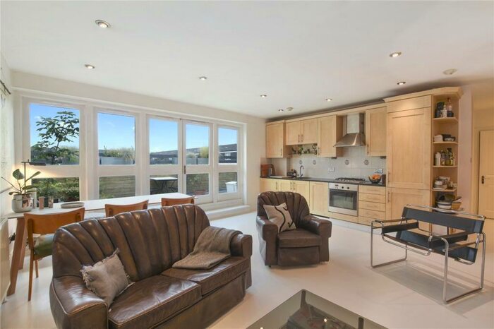 2 Bedroom Flat To Rent In William Place, Bow, London, E3