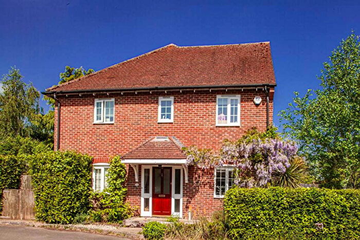 3 Bedroom Semi-Detached House For Sale In Morrison Close, Upper Basildon, RG8