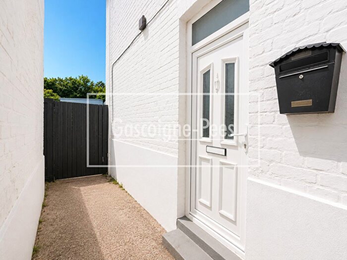1 Bedroom Flat To Rent In Worplesdon Road, Guildford, GU2