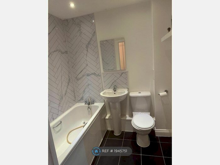 2 Bedroom Flat To Rent In Tanner Close, Crayford Dartford, DA1