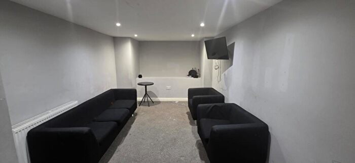 6 Bedroom Terraced House To Rent In Winston Gardens, Headingley, Leeds, LS6