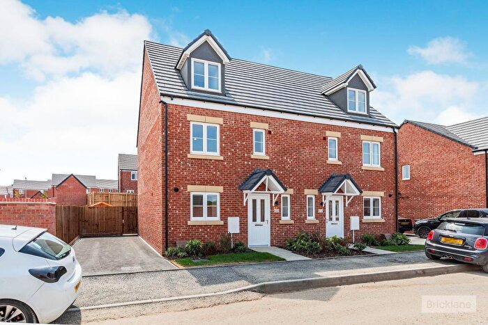 4 Bedroom Semi-Detached House To Rent In Garland Road, Weldon Park, Corby, Northants, NN17