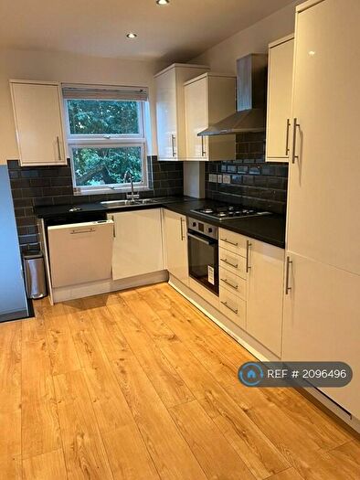 3 Bedroom Maisonette To Rent In Old Kent Road, London, SE15