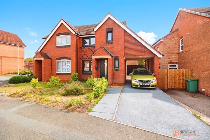 3 Bedroom Semi Detached House For Sale In Darien Way, Braunstone, LE3